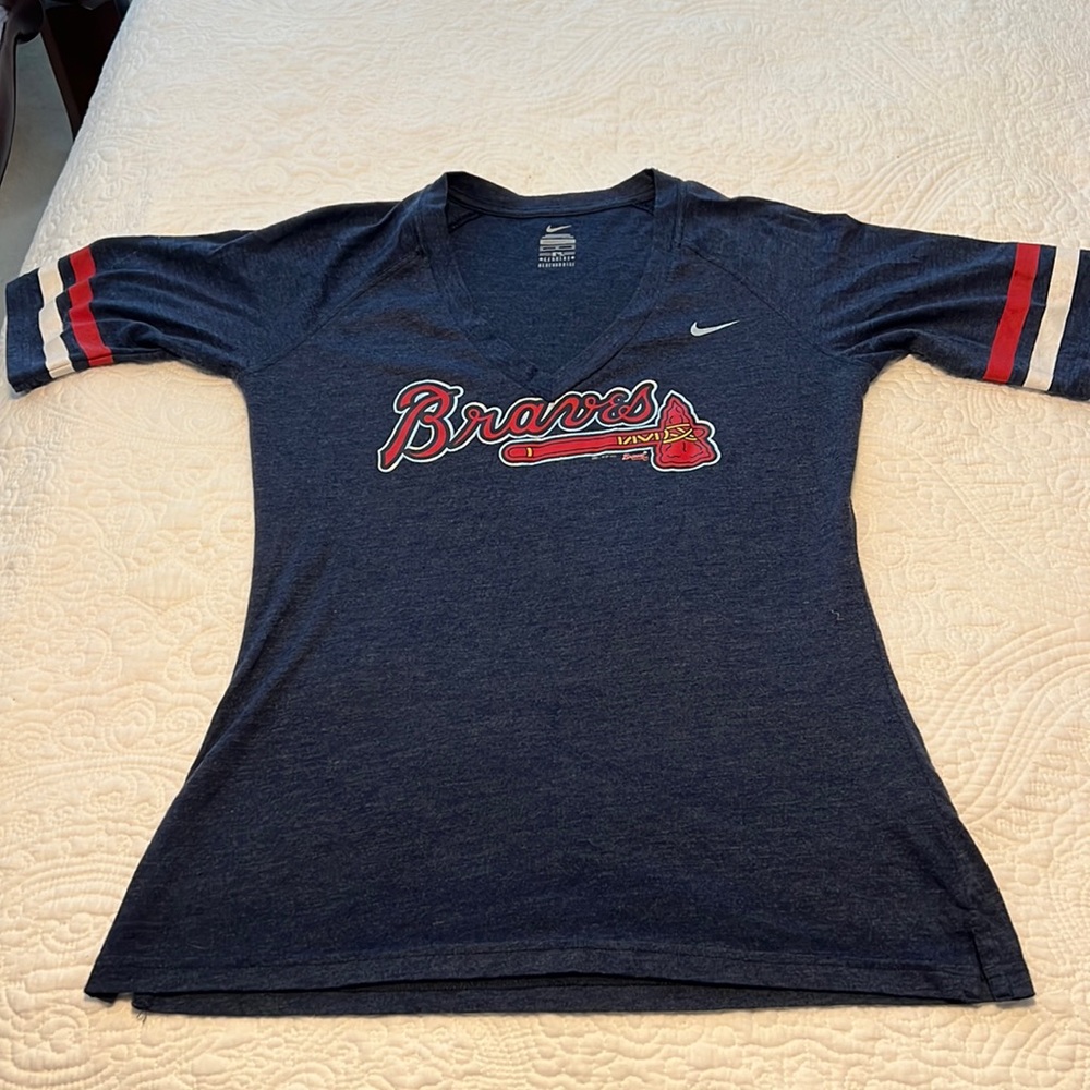 Nike Altlanta Braves V-neck T Shirt Size Medium